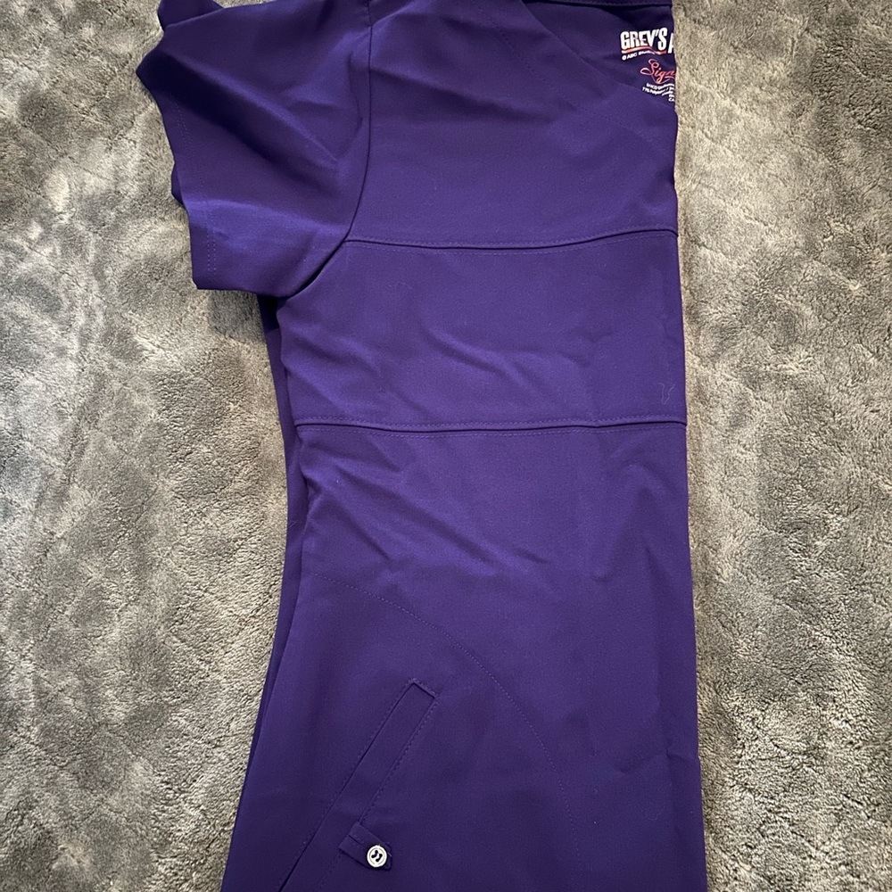 Barco Uniforms Women's Vivid Purple Short Sleeve Top - Picture 4 of 4